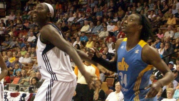 UNCASVILLE, Conn. (August 9, 2013) - Connecticut's Tina Charles and Chicago's Sylvia Fowles.