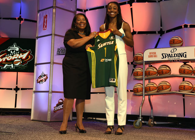 WNBA president Laurel Richie and Jewell Loyd. Photo: Brian Babineau/NBAE/Getty Images.
