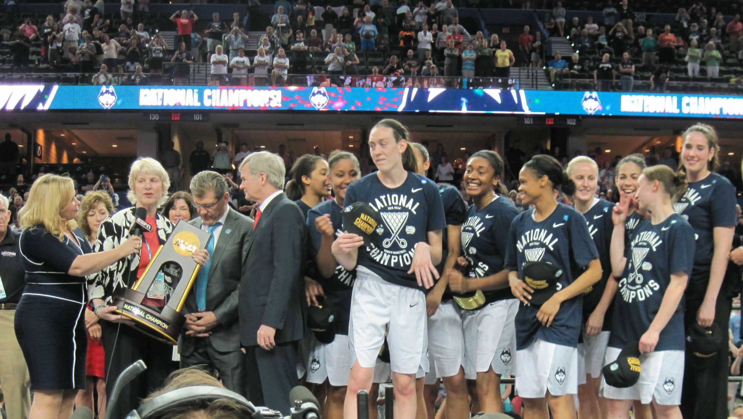 Husky three-peat: UConn beats Notre Dame 63-53 for record 10th national title