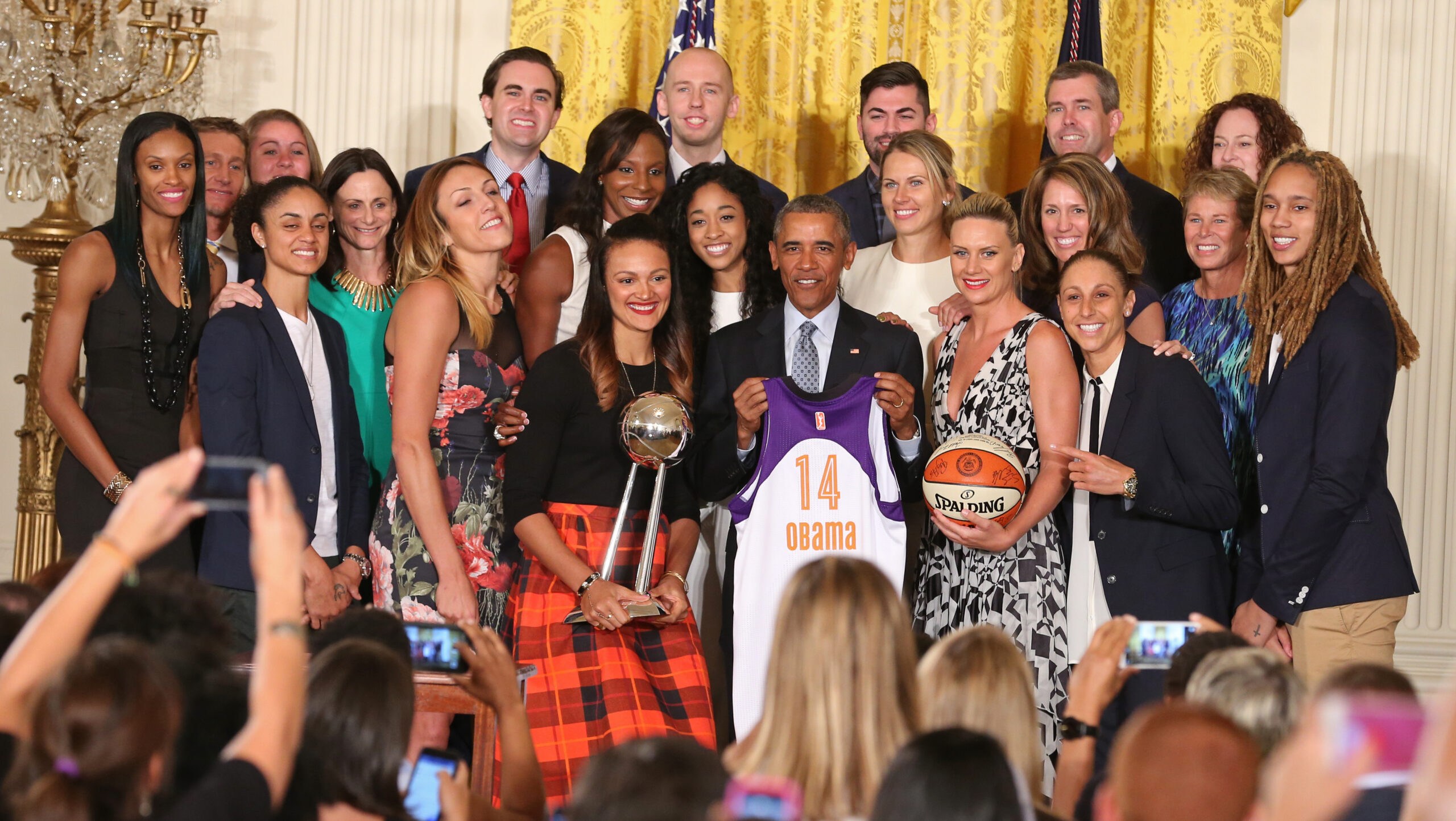 Pres. Obama honors 2014 WNBA Champions Phoenix Mercury at the White House