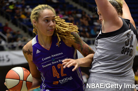 Brittney Griner named 2015 WNBA Defensive Player the Year, center sets new records