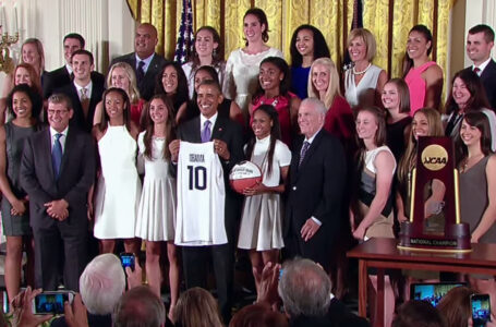 Video and transcript: President Obama welcomes 2015 NCAA champion UConn to the White House