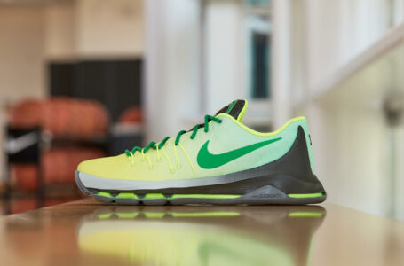 Nike creates KD8 NIKEiD for Breanna Stewart featuring Seattle Storm colors