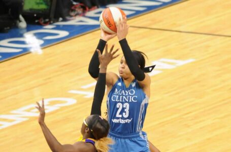 Lynx recover to take Game 2, beat Sparks 79-60