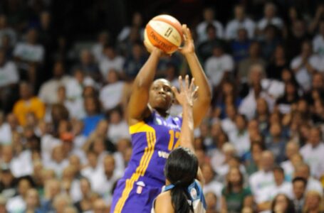 Chelsea Gray propels Sparks to victory in Finals game one, Los Angeles tops Minnesota 85-84