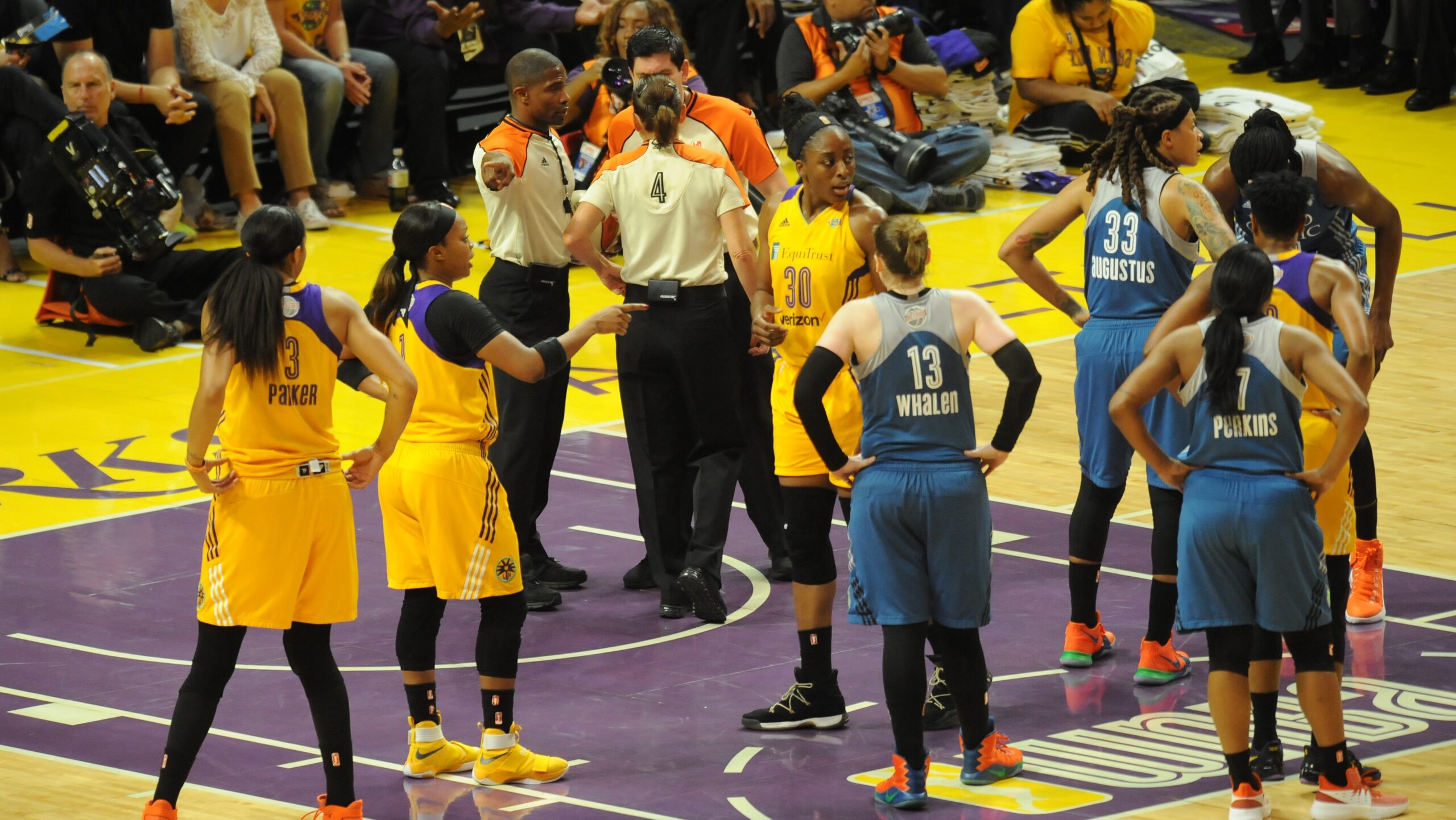 Los Angeles Sparks a win away from 2017 championship, take 2-1 series lead over Minnesota Lynx