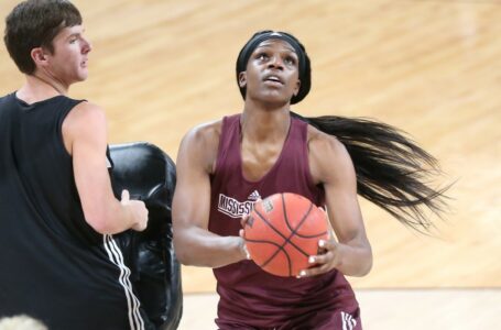 Mississippi State warms up with annual Maroon and White scrimmage