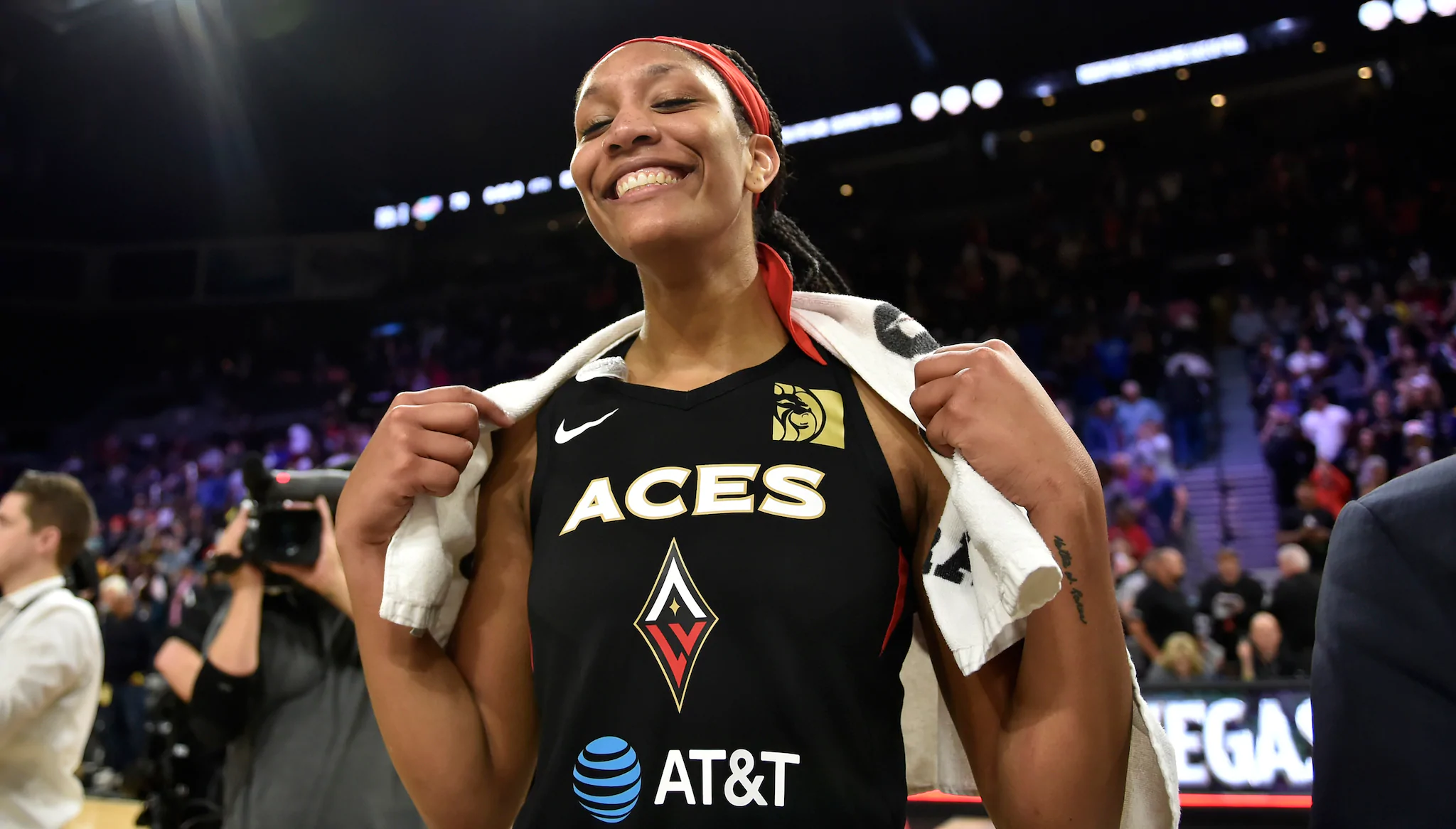 Las Vegas Aces handle Los Angeles Sparks 83-70 in season opener
