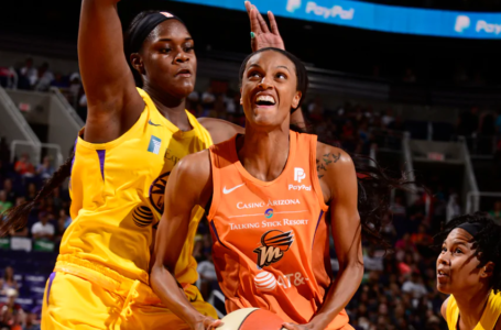Big third quarter pushes Los Angeles Sparks to 17-point win over Phoenix Mercury, 85-68