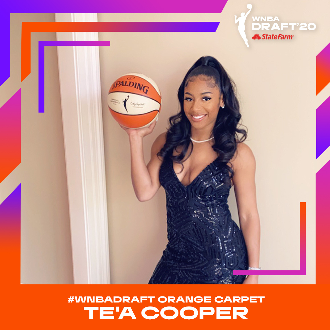 Los Angeles Sparks introduce Reshanda Gray and Te'a Cooper ahead