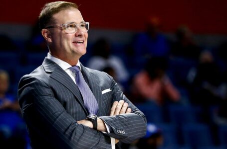 Matthew Mitchell steps down as Kentucky head coach, Kyra Elzy named interim head coach