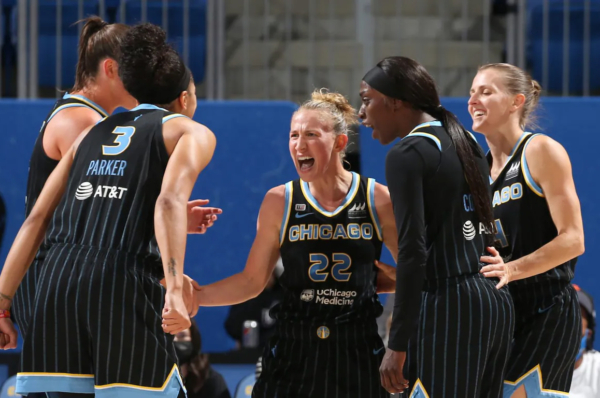 Sept. 23, 2021 - Chicago Sky tops Dallas in the first round of the playoffs. Photo: NBAE/Getty Images