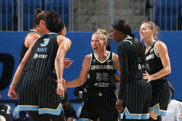 Chicago Sky, 10-15-21. Photo: NBAE/Getty Images.