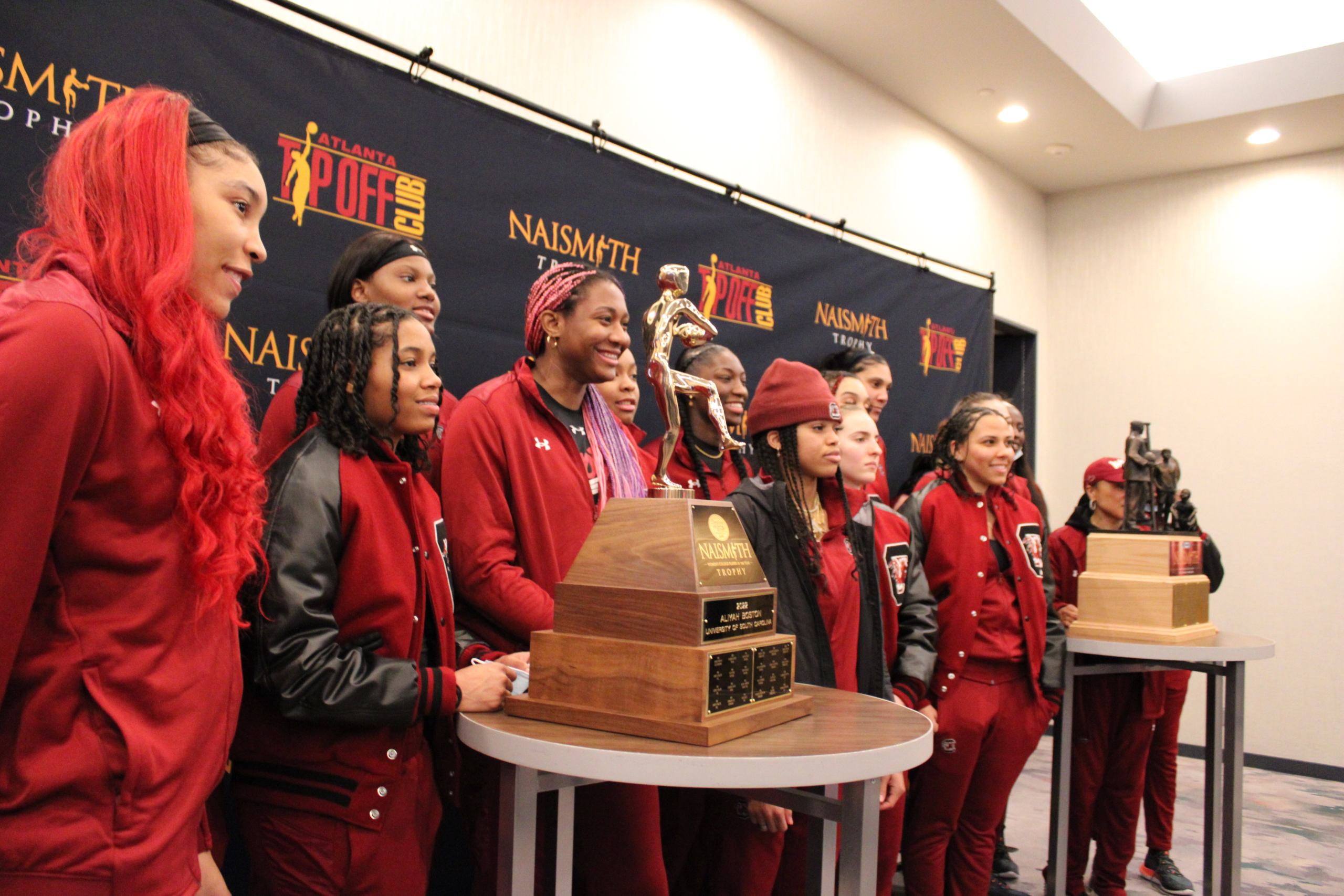 March 30, 2022 - Aliyah Boston and South Carolina celebrate the 2022 Naismith Awards. Photo. Hoopfeed.com.