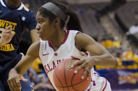 Oklahoma overcomes huge deficit, beats West Virgina 65-64 to advance to Big 12 semifinals