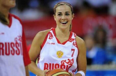 Russian national team member Becky Hammon checks in from London, talks about Olympic prep, the toughest foes and more
