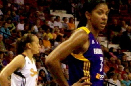 Candace Parker shines as Sparks hand Sun home defeat, 87-81