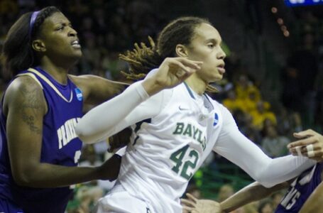 Brittney Griner slam dunks Baylor into the second round of the NCAA tournament, Lady Bears rout Prairie View