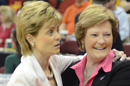 The sports world reacts to Pat Summitt’s retirement: Statements and tweets from coaches and athletes