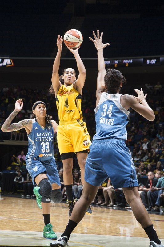 TULSA, OK - MAY 23: Skylar Diggins #4 of the Tulsa Shock shoots over Damiris Dantas #34 of the Minnesota Lynx  during a WNBA game on May 23, 2014 at the BOK Center in Tulsa, Oklahoma.   Photo: Shane Bevel/NBAE via Getty Images.