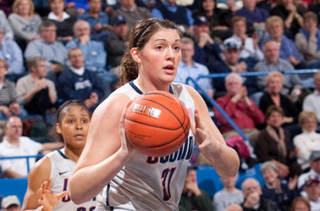 Stefanie Dolson earns place in Husky history in Connecticut’s 114-68 victory over Oregon