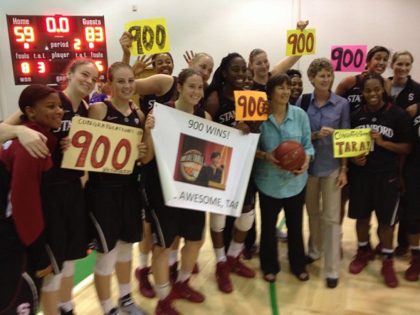 Tara VanDerveer and her team celebrate her 900 wins. Photo: Stanford Athletics.