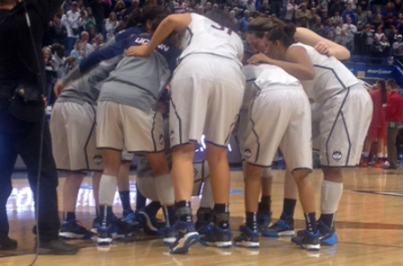 Dominant frontcourt leads UConn to 89-34 victory over Hartford in opener