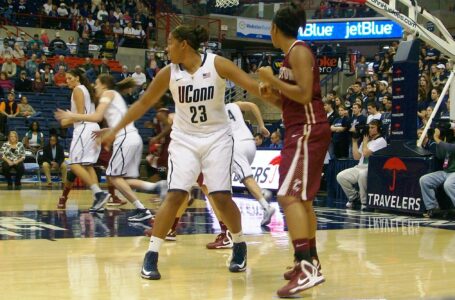 UConn handles Syracuse 87-62 as Dolson, Mosqueda-Lewis and Stewart combine for 70 points