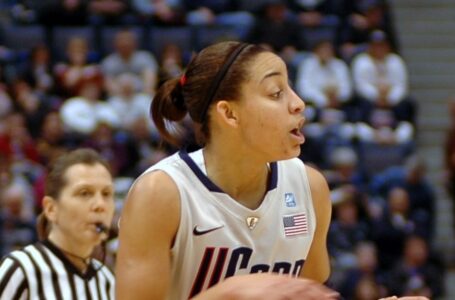 Hartley, Dolson key in UConn grinding out a physical victory over Louisville
