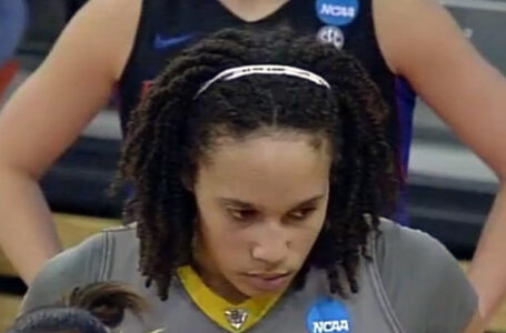 Video: Brittney Griner dunks in NCAA tournament game vs. Florida