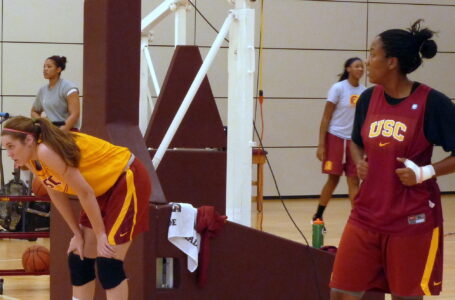 USC:  Gemelos injury is team rallying point, star guard inspires her team even after injury