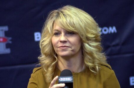 Oklahoma head coach Sherri Coale retires after 25 seasons